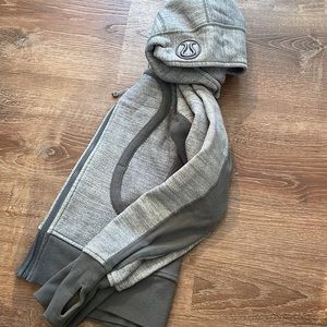 Lululemon zip up hoodie. EUC.